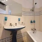 River View In Castelo Historic One Bedroom * Lisbona